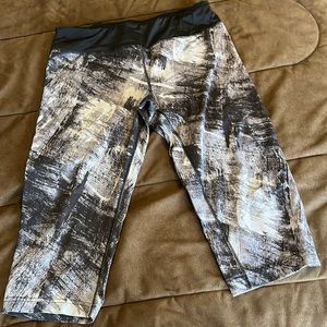 Black and grey patterned. Danskin Now fitted workout capris. L/G (12/14)